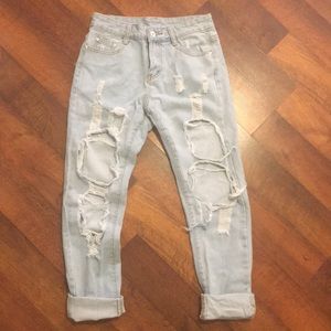 Light wash distressed mom jeans size small (24-26)